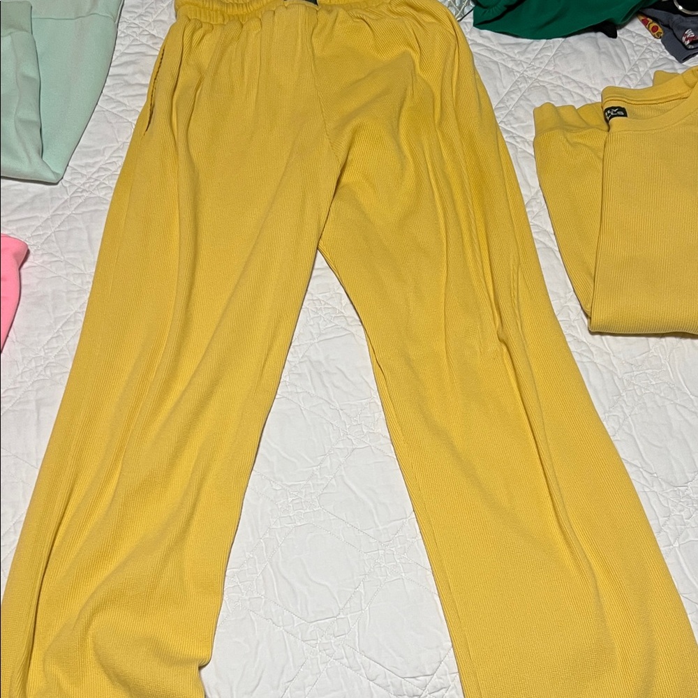 XS/S Daily Drills Thermal long sleeve top /pant SET in yellow - Picture 8 of 16